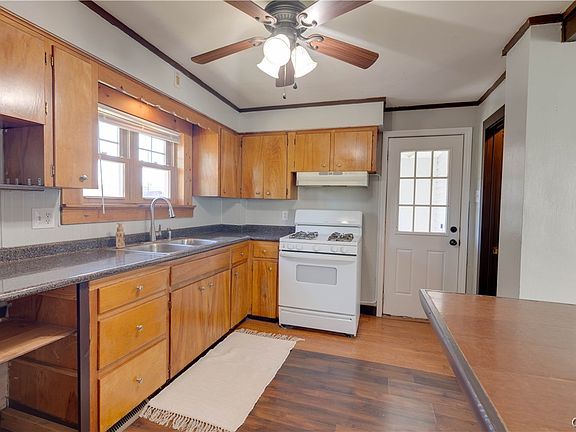 3rd image of 404 Gilbert St