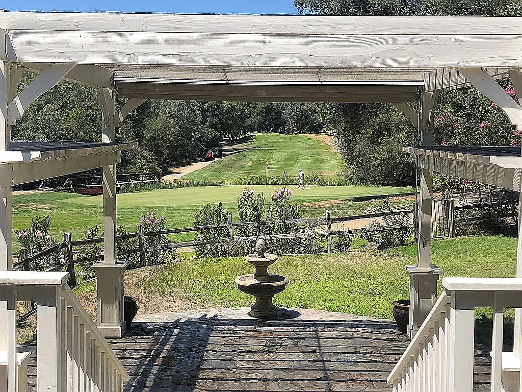 4 bed, 2372 sqft, $3,200 — Photo 4