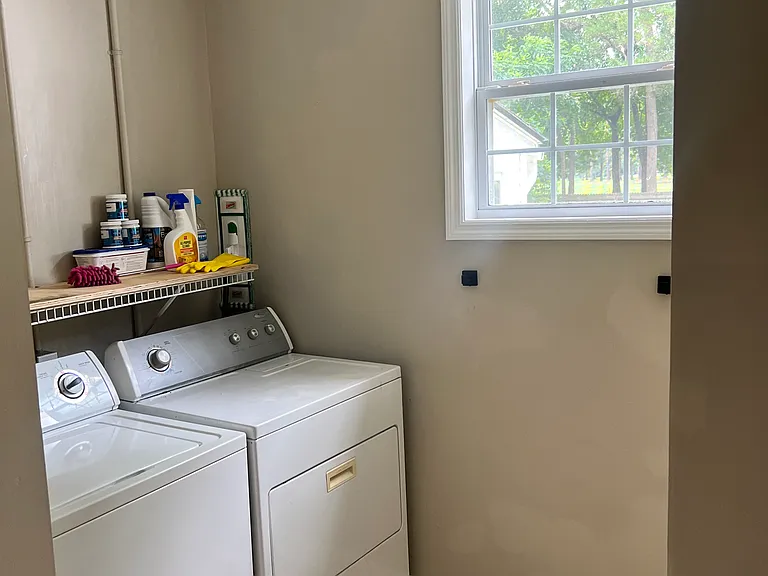 411 Carol St — Photo 14