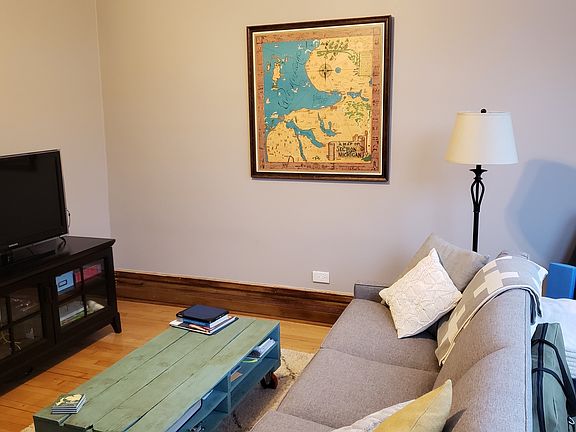 4th image of 1236 W Oakdale Ave APT 2F