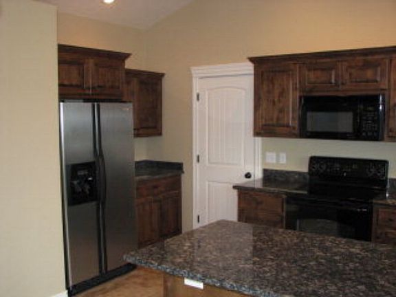4th image of 1700 Daffodil Pl
