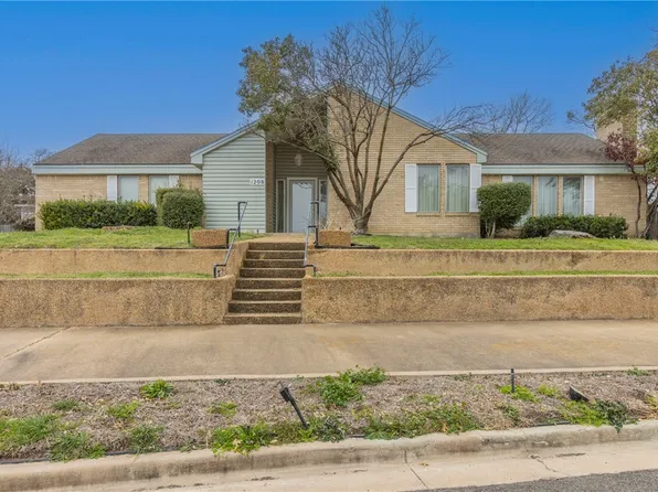 1208 Sleepy Hollow Rd, Woodway, TX 76712