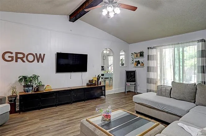 3 bed, 1704 sqft, $2,200 — Photo 3