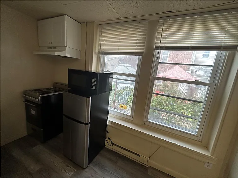 115 S 14th St #5 — Photo 4