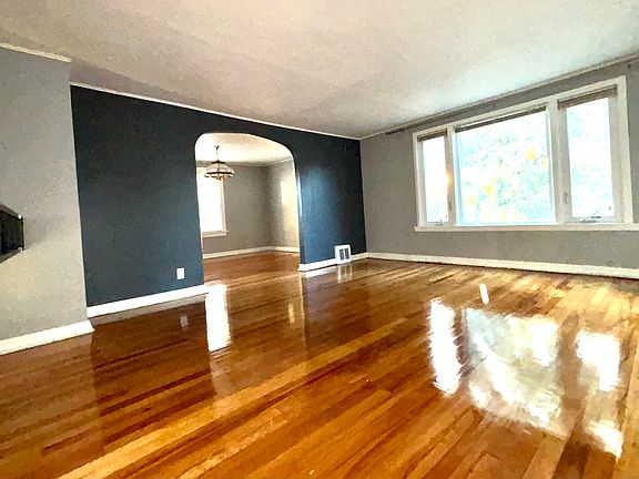3rd image of 3635 N Oconto Ave Unit 2