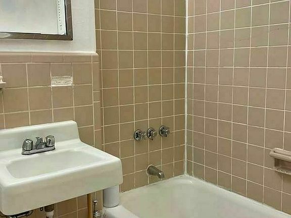 4th image of 317 E 14th St APT 1C
