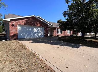 1423 Vista Grande Dr, Pekin, IL 61554