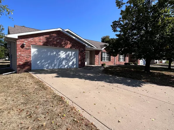 1423 Vista Grande Dr, Pekin, IL 61554