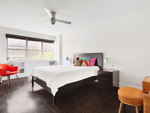 5th image of 70 E 10th St APT 6D