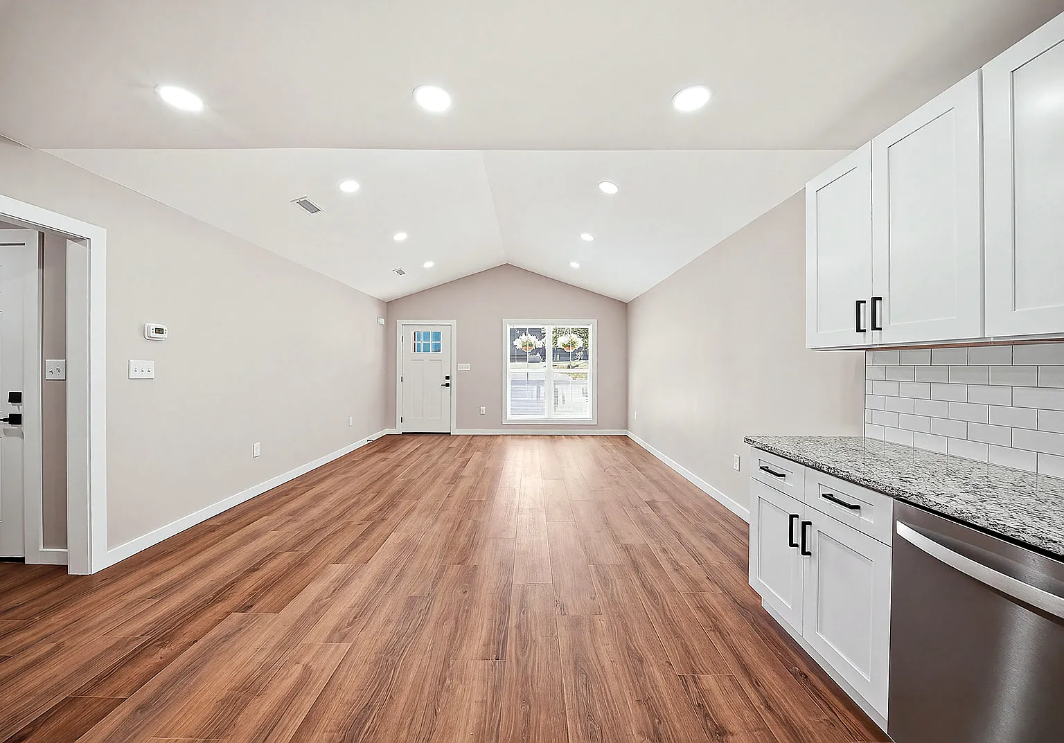 3 bed, 1292 sqft, $2,200 — Photo 3