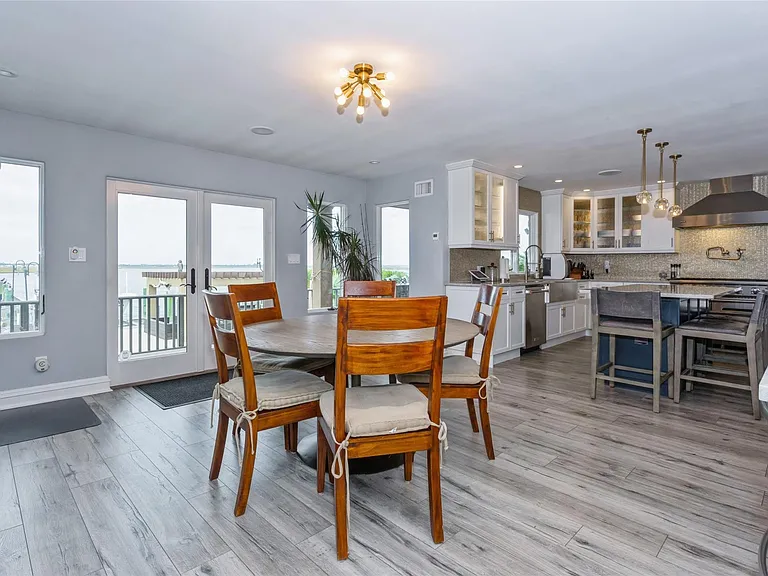 319 Harbor Dr — Photo 13