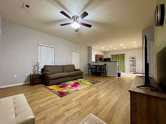 4th image of 373 Piney Creek Dr