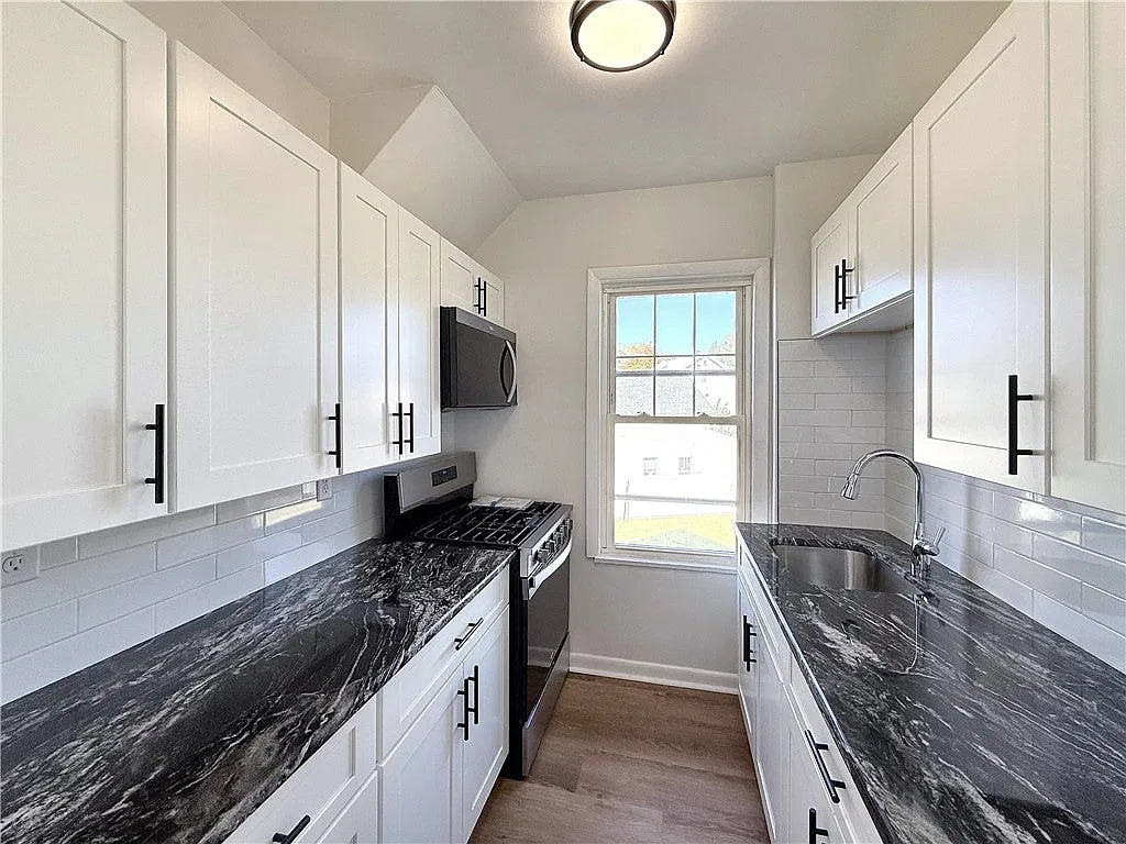 2 bed, 2080 sqft, $2,100 — Photo 2