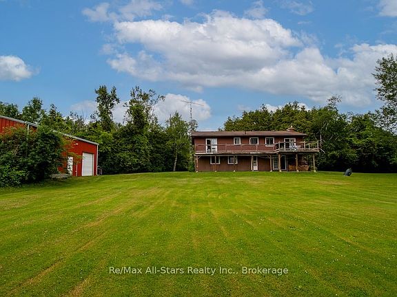 3rd image of 421 Ogemah Rd S