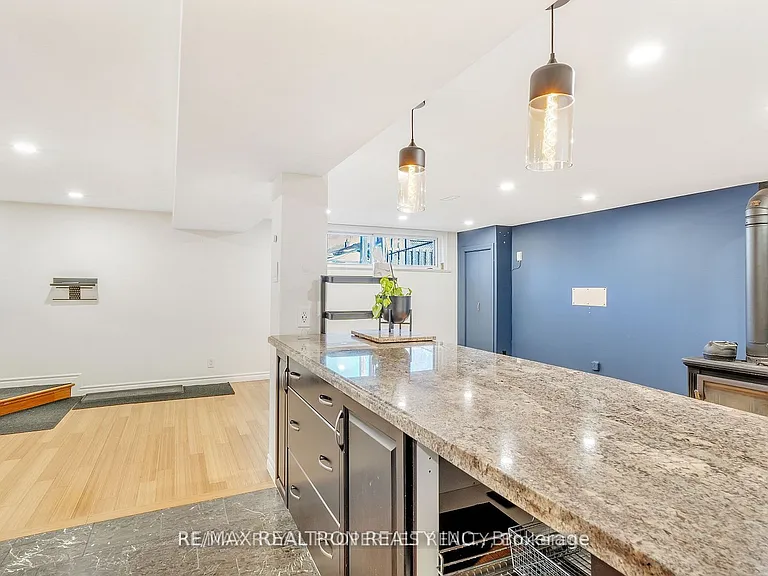 79 Kencliff Cres — Photo 9