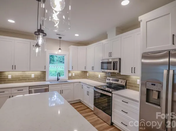 156 Oakdale Dr, Morganton, NC 28655
