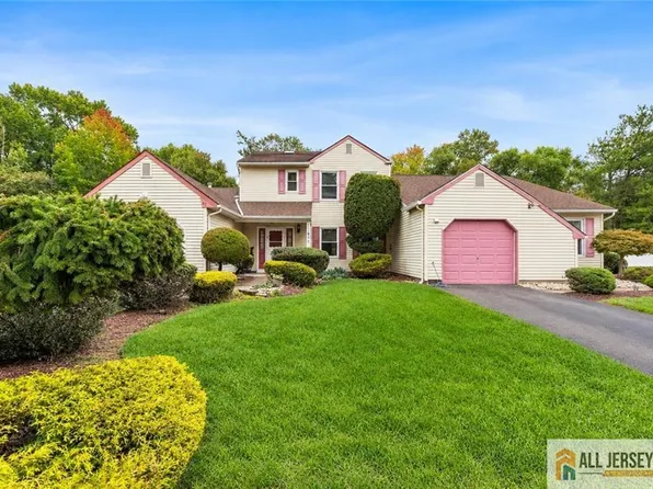 92 Woodbury Rd, Edison, NJ 08820