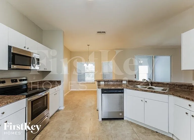 820 Poinsettia Ave — Photo 7