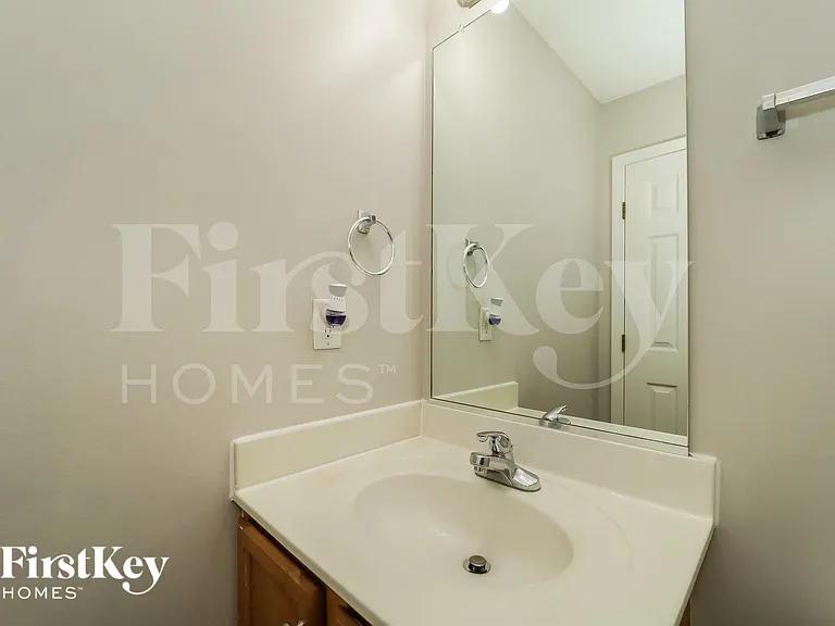 217 Kinnley Ct — Photo 14