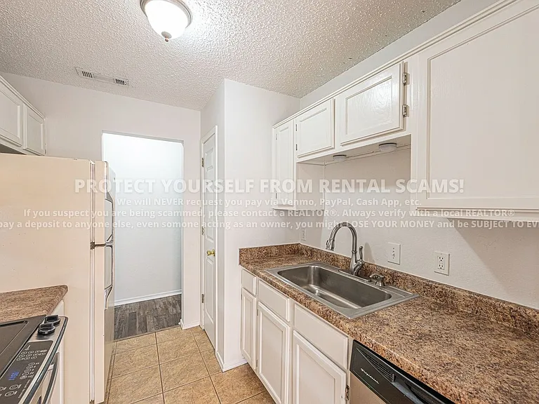3161 W Oakfield St — Photo 6