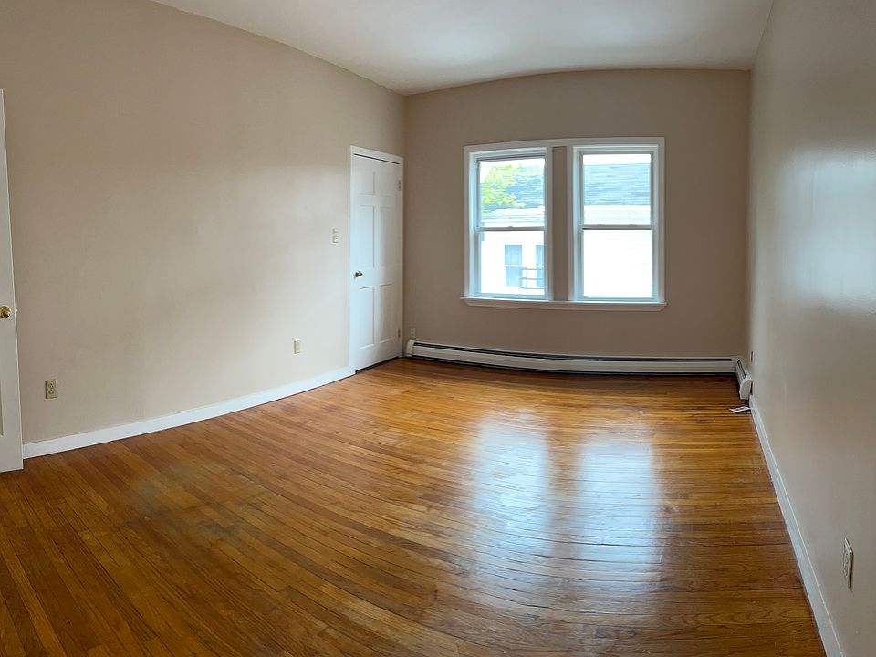 Large bedroom/livingroom