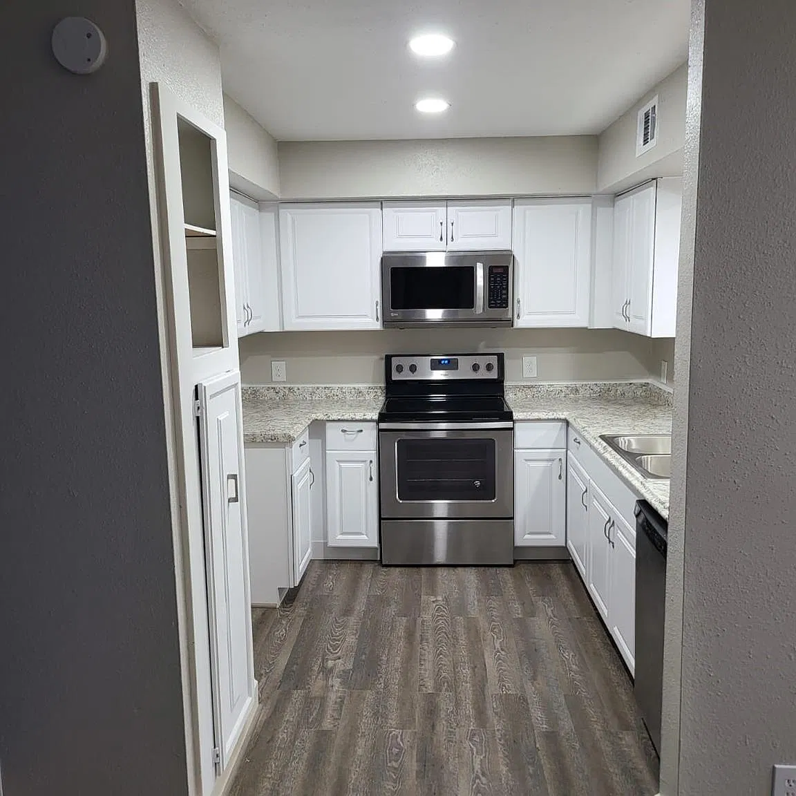 3 bed, 2.5 bath, 1738 sqft, $1,850 — Photo 2