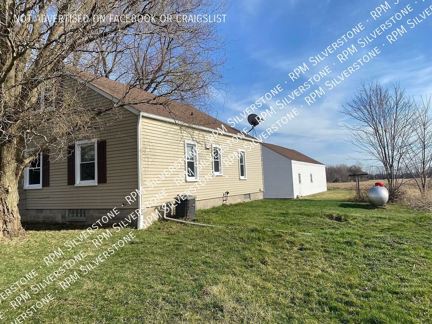 3 Bed, 1 Bath on Acres of Land with Workshop — Photo 2