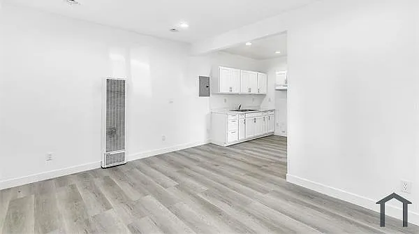2 bed, 912 sqft, $2,400 — Photo 2