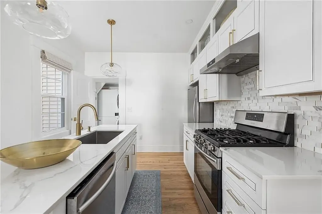 5 bed, 3.5 bath, 2440 sqft, $4,400 — Photo 4