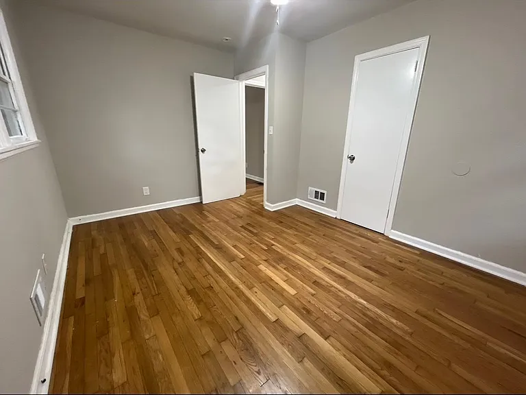 1381 Oakview Cir — Photo 16