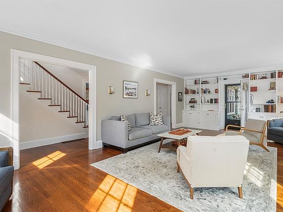 5th image of 241 Taber Ave