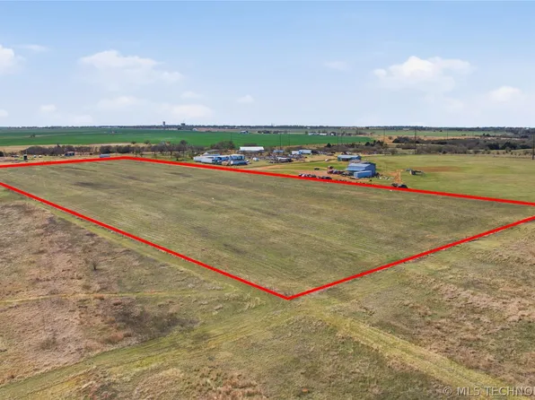 118 E Skeleton Rd, Waukomis, OK 73773