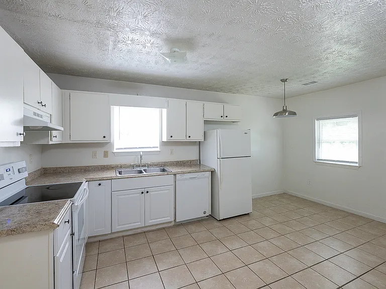 8365 Warren Dr — Photo 20