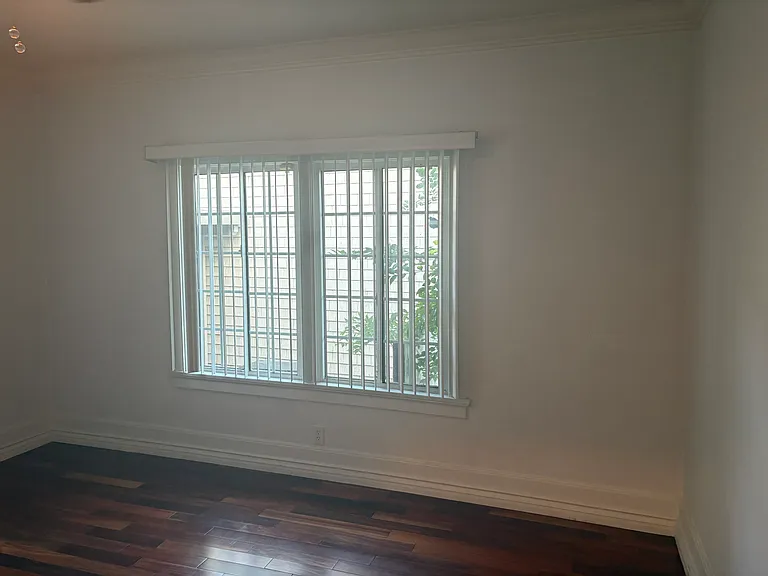 2320 S La Salle Ave — Photo 21