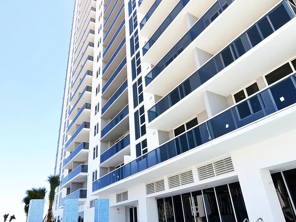 Building Photo 4