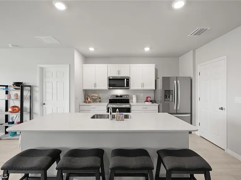 2621 Table Coral Trl — Photo 5