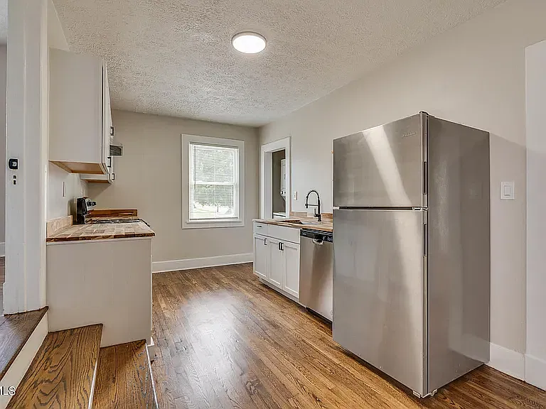 2 bed, 1000 sqft, $1,200 — Photo 1