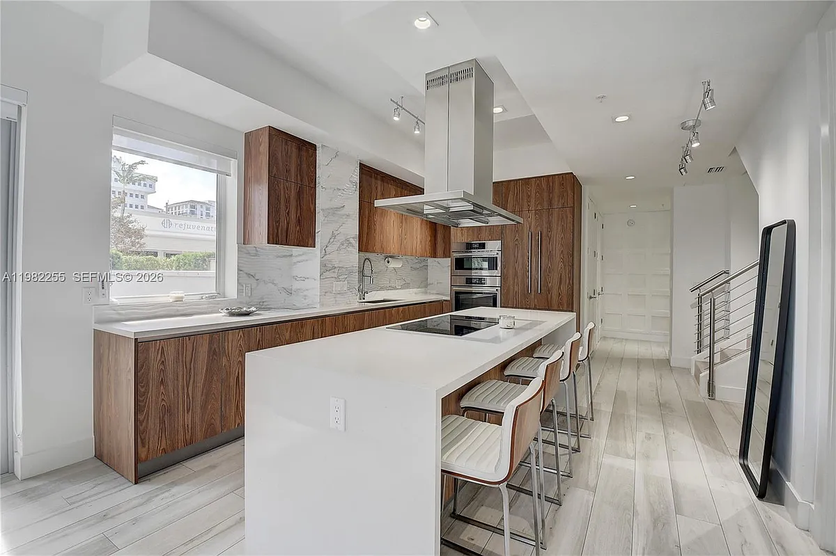 Building Photo - 155 E Boca Raton Rd #Townhouse 1