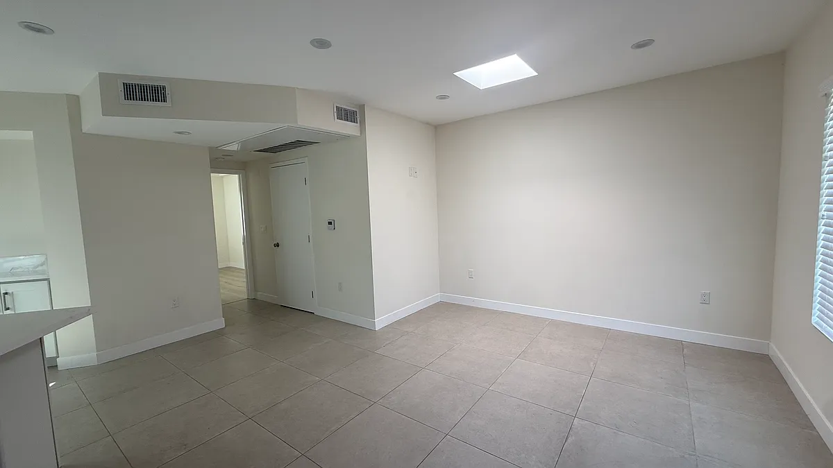 Building Photo - 9353 Crystal View Dr