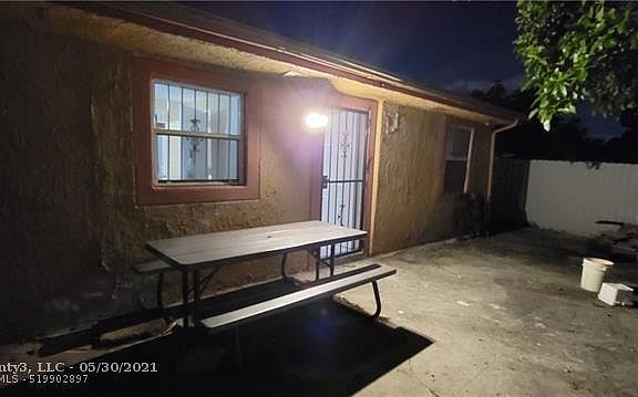 5th image of 991 NE 158th St