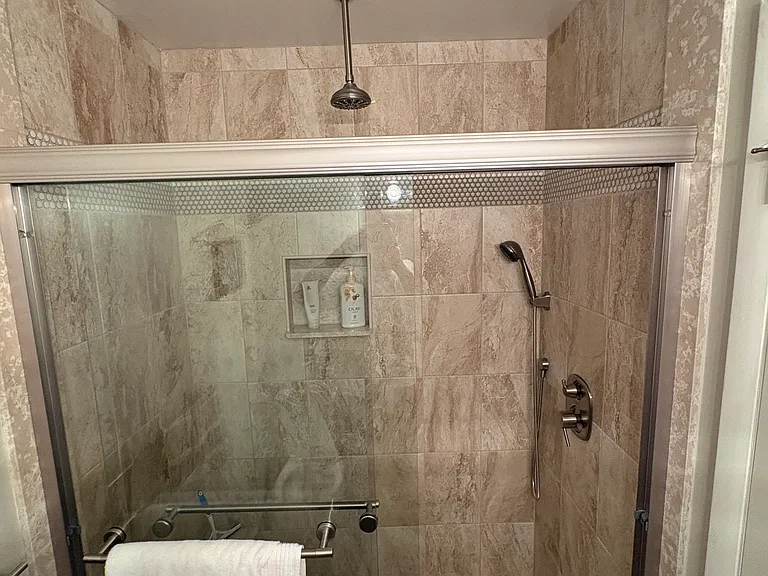 502 Westbourne Dr #4 — Photo 22