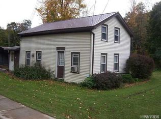 33 Park Rd E, Castile, NY 14427