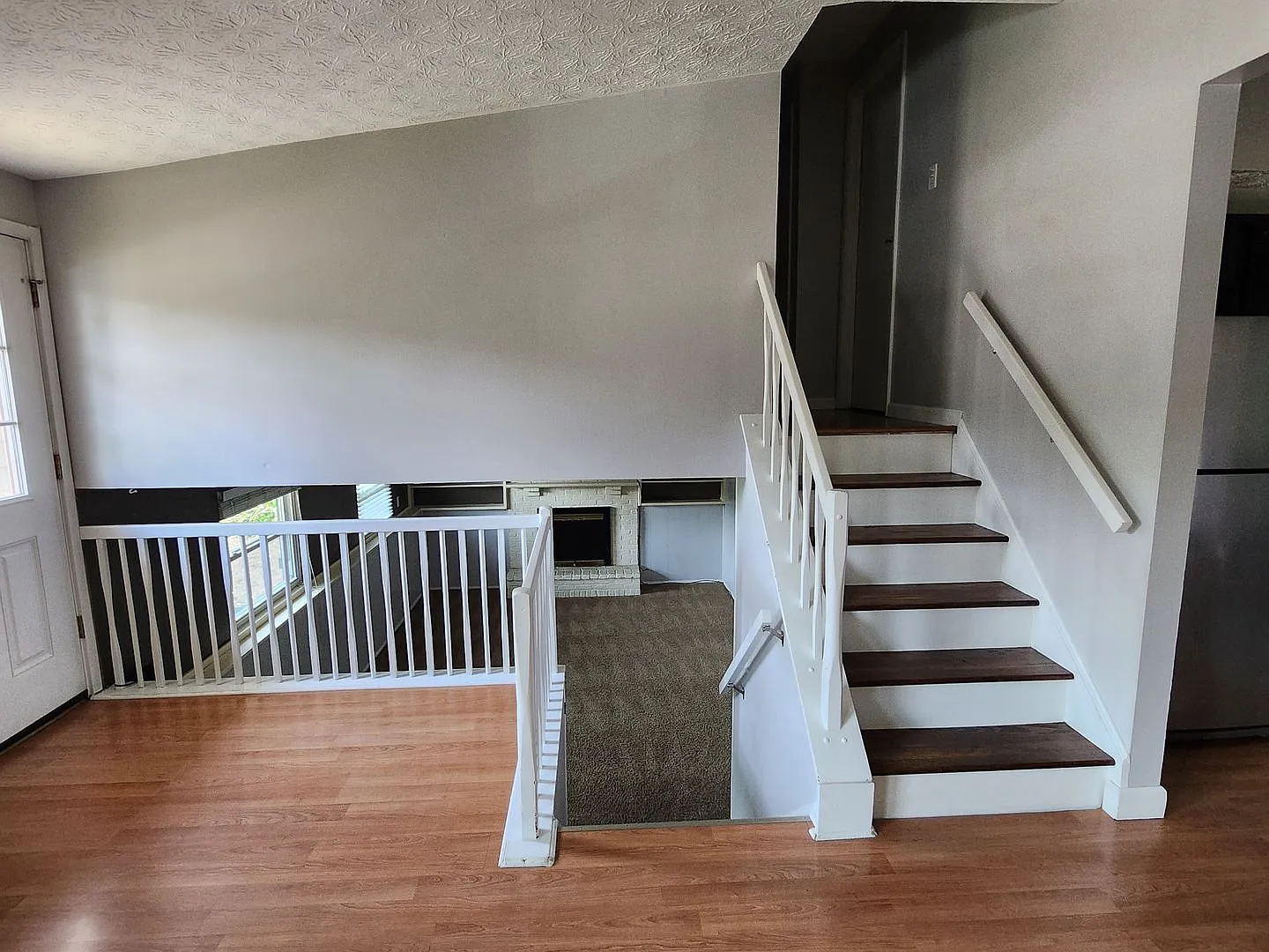 Coming Soon - Beautifully Updated Cul-de-Sac Home With Fenced Yard | 3 Bedrooms | $2,299/Month — Photo 3