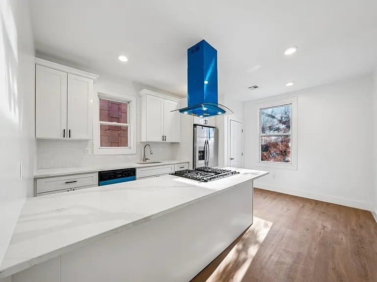 275 Claremont Ave #2 — Photo 7