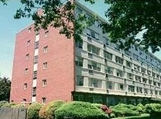 10 Hammond St #201, Chestnut Hill, MA 02467