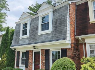 27 Fence Line Dr, Gaithersburg, MD 20878