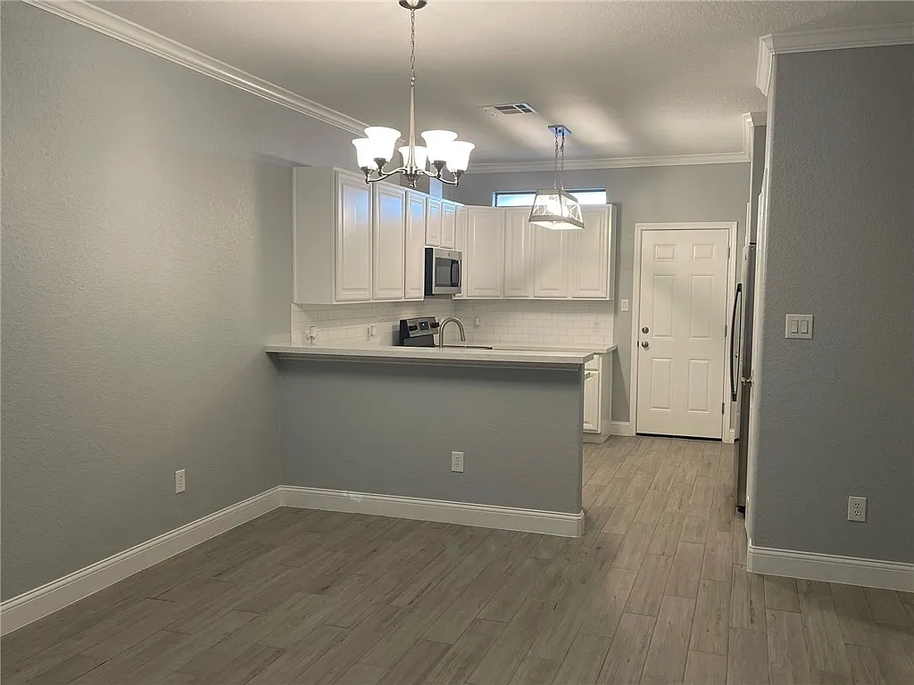 4 bed, 4.5 bath, 608 sqft, $1,550 — Photo 4
