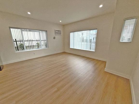 4th image of 1327 N Kingsley Dr Unit 2