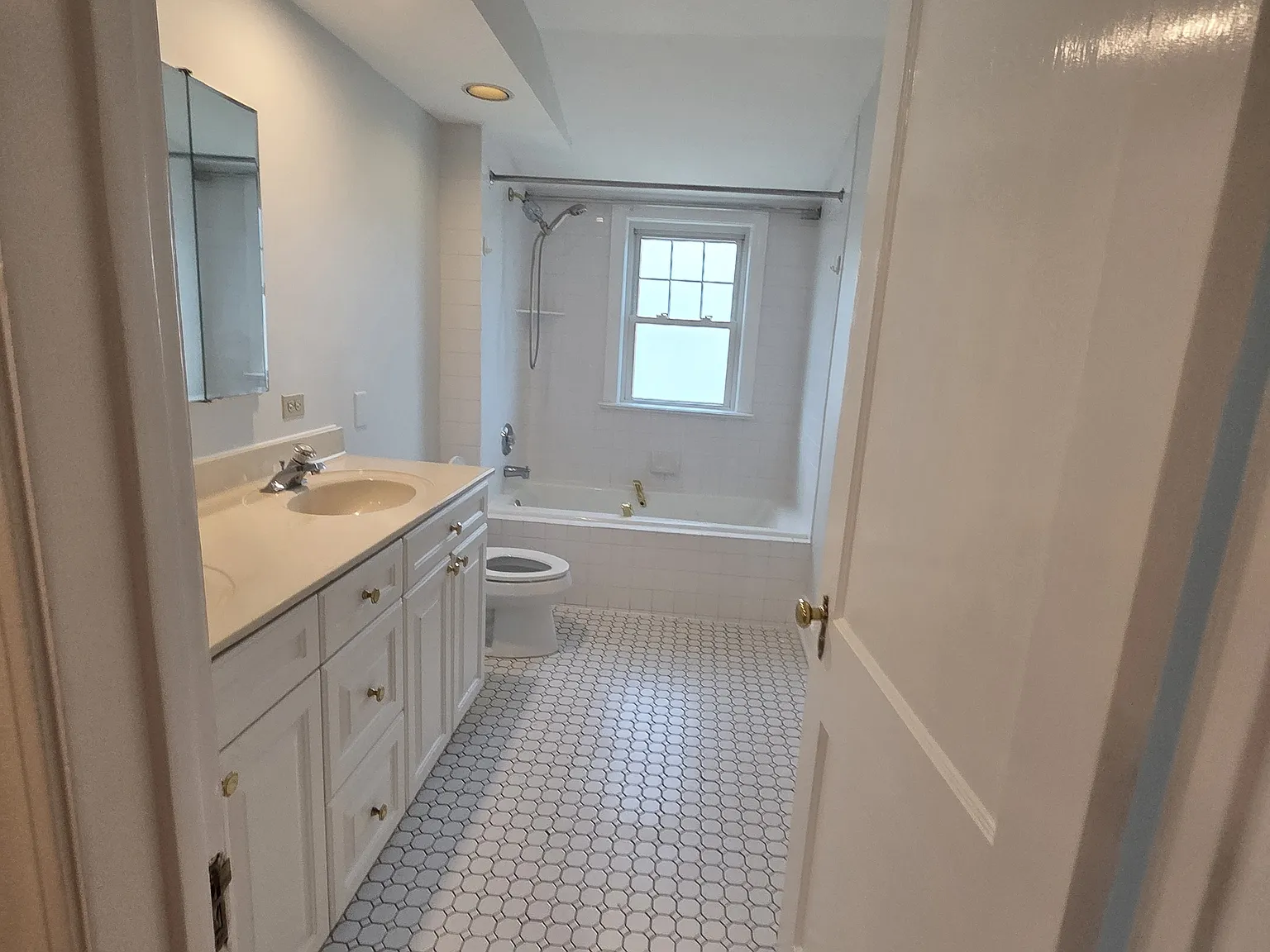 2 bed, $2,100 — Photo 3