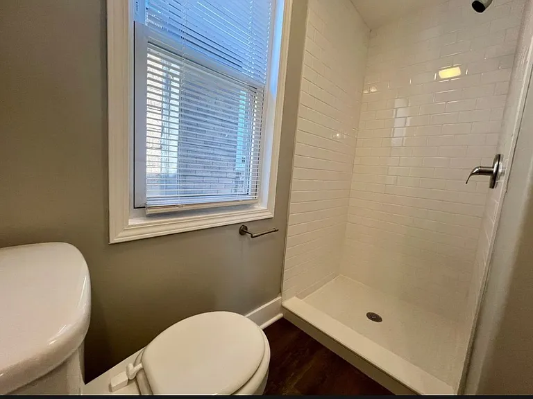 1019 W 18th St #1F — Photo 6